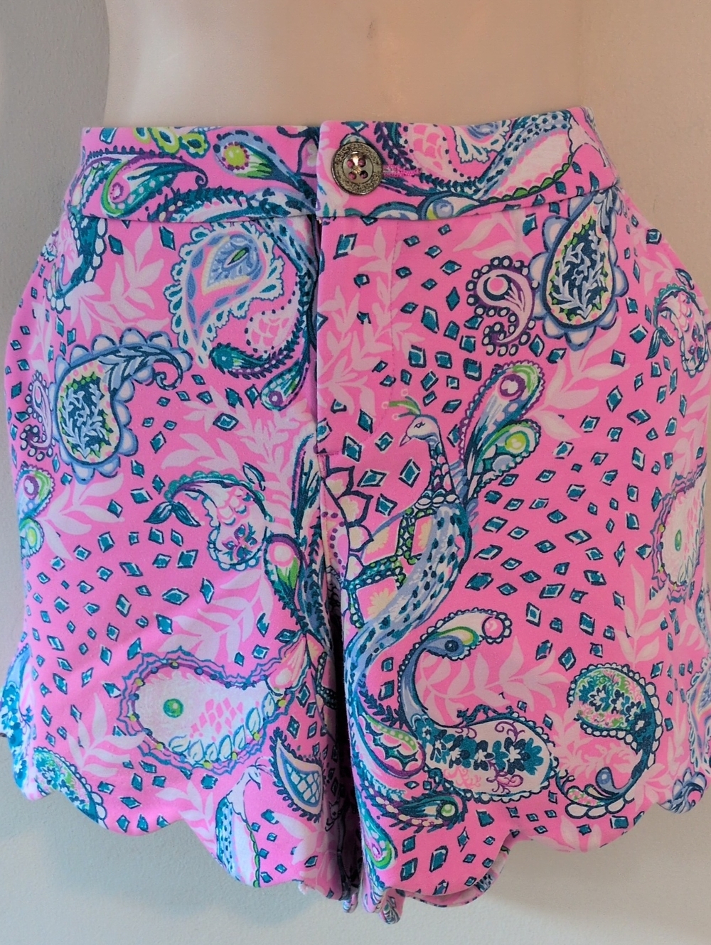 Lilly Pulitzer Buttercup Scallop Shorts 12 - Picture 4 of 16